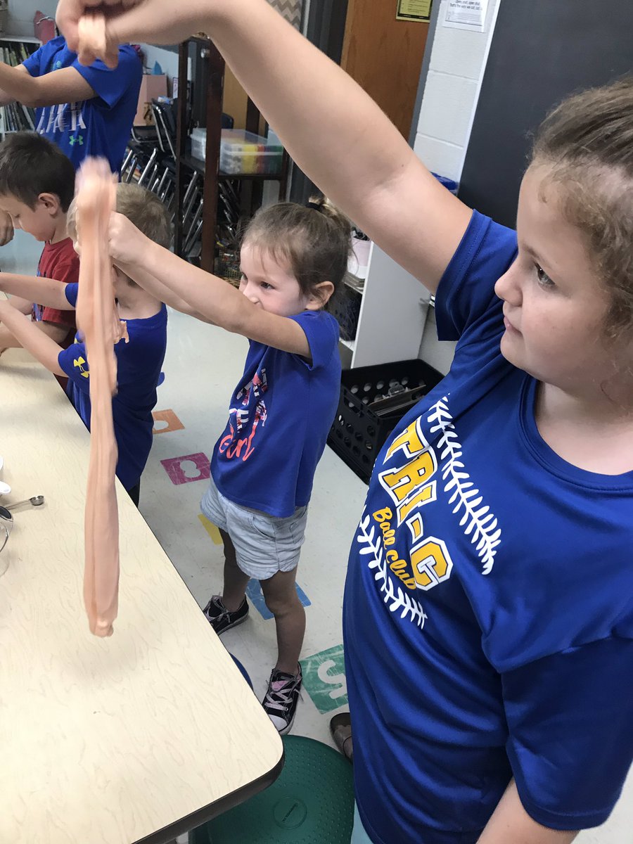 racheldenne22's tweet photo. Pumpkin week is my favorite! Today we brought in our third grade buddies to integrate reading, math, and science to make pumpkin slime! #handson #learningcanbefun #pumpkinslime @JC123Eagles https://t.co/rbICXXI9lM