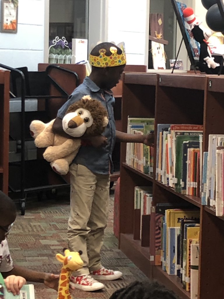 ConwayElementa1's tweet photo. Reading to “reading buddies” made reading more fun for these kindergarten students. #HCSLibraryMedia #CESReads #LeadHCS #ConwayElementary https://t.co/lhIpo9Z2Tz