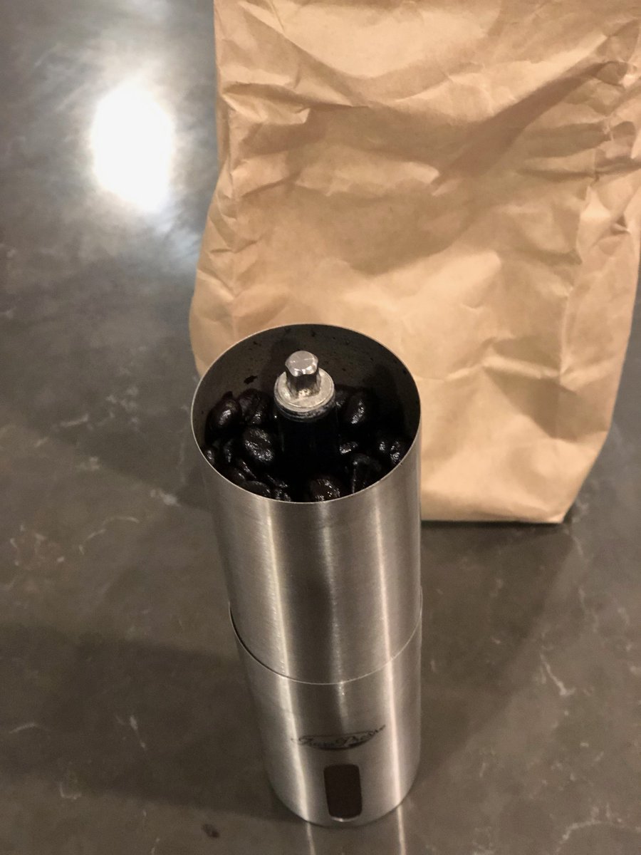 DantonSix's tweet image. 2. This is a hand grinder. I&apos;m serious. It takes 3.5 minutes. This is about six tablespoons, for about two cups of coffee, and it costs $24 from #JavaPresse #StayGrounded