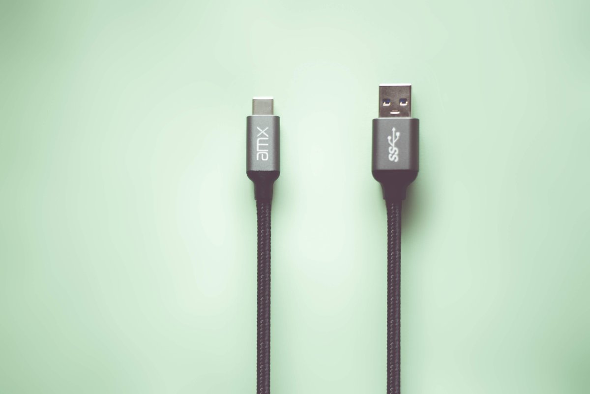 amxindia's tweet photo. From floppy disks to memory cards, we have come a long way trying to lessen the fat. With AMX's INFINITI USB A TO C CABLE you can lessen your stress too, by transferring data with efficiency.
#amxIndia #amxlabs #officeneeds #fastechnology #efficient #nextishere #NextBigThing https://t.co/1ZGTUvBjL7