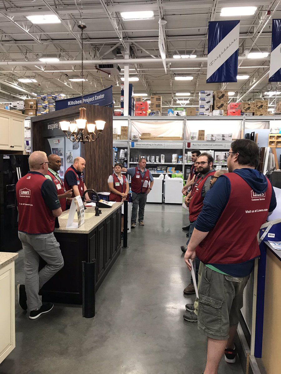 #SpecialtySpotlight in our #Howell #NewJersey store! #KnowledgeIsPower #sales #trainingtuesday #lowes #homeimprovement
