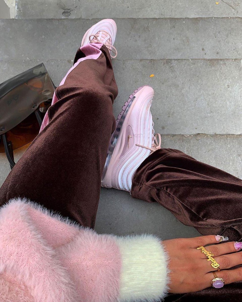 hypebae's tweet photo. Softest touch.
Photo: wuzg00d https://t.co/5HtReco5mT