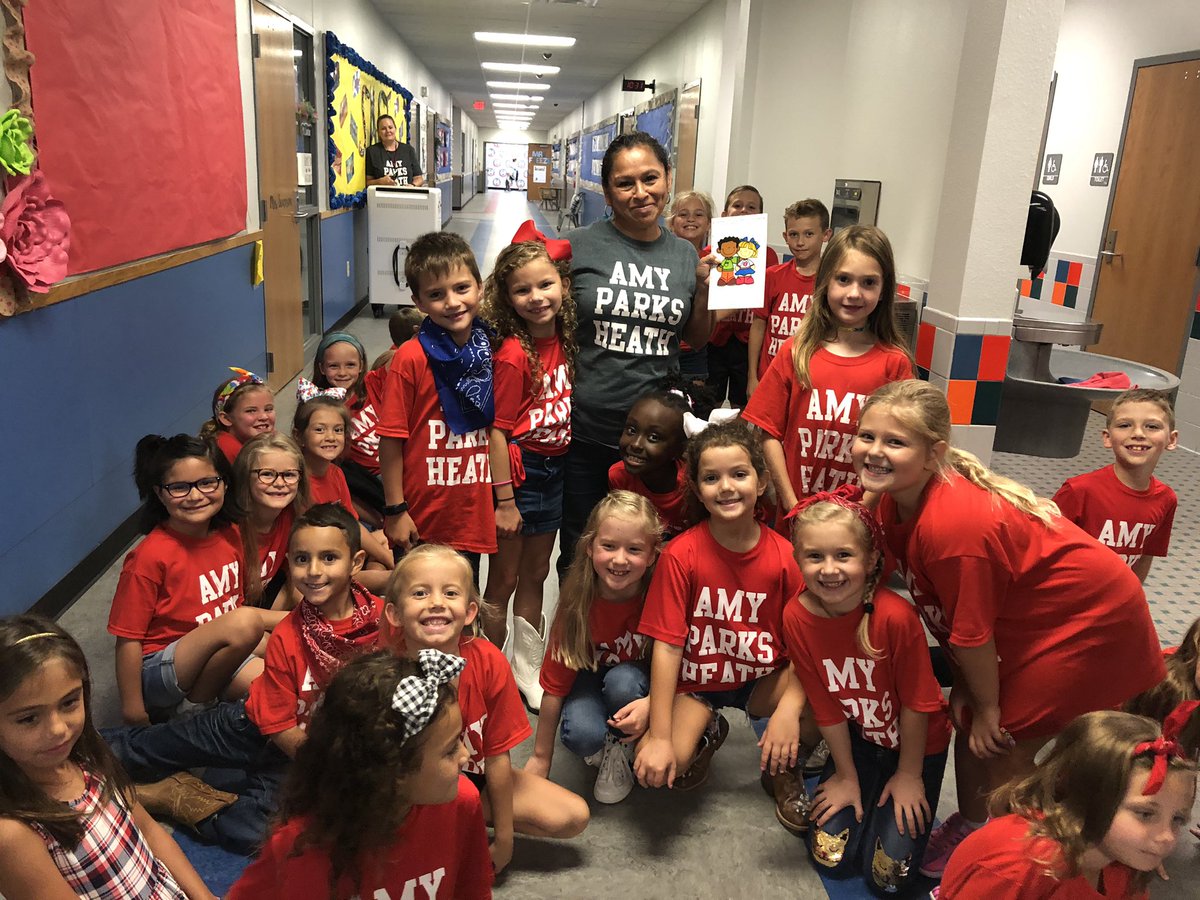 JGraham100's tweet photo. Second grade loves Ms. Maria! #weareAPHE https://t.co/7M7weAlmnd