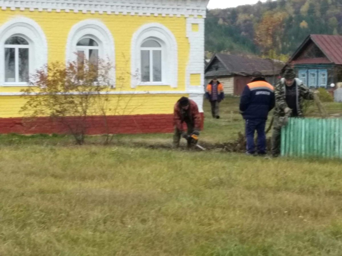 ТОС "Родина" продолжает работы по благоустройству села. Идет подготовка к мероприятию, которое состоится 6 октября в рамках президентского гранта "Библиотека - центр притяжения». Приезжайте к нам на праздник, начало в 12 часов.  Мы вас ждем!