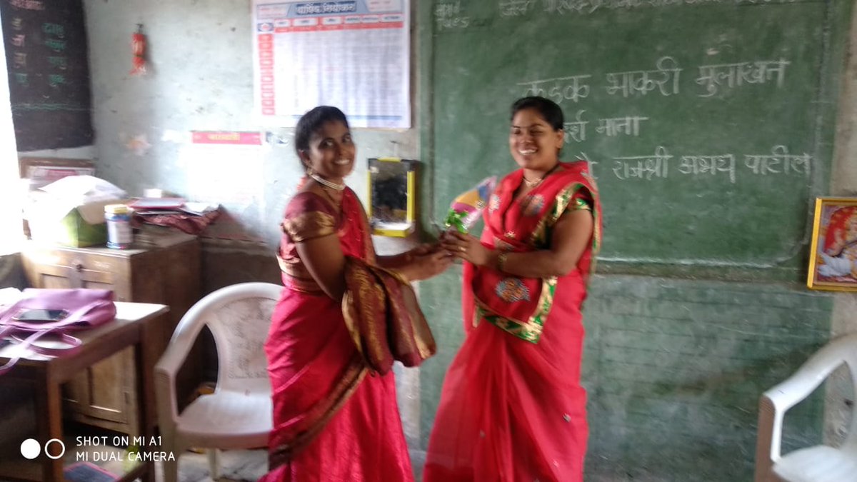 swati1solapur's tweet photo. केंद्र होटगी जि प शाळा औज, HM मुल्ला सर संगीता गोफणे व दीपाली बोराळे यांच्या वर्गातील चिमुकल्यानी घेतली कडक भाकरी मुलाखत https://t.co/WvKuCxRP2e