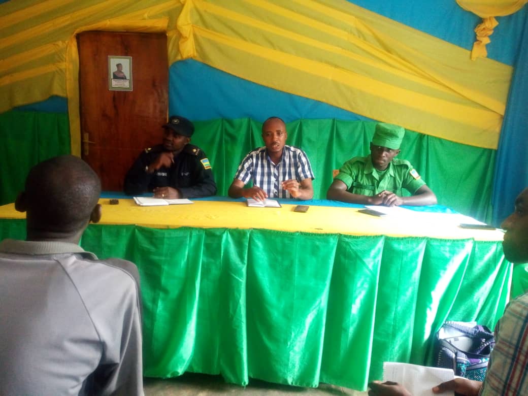 GashenyiS's tweet photo. None kuwa 01/10/2019 @GashenyiS @GakenkeDistrict habaye inama y'umutekano yaguye y'umurenge wa Gashenyi @RwandaNorth haganiriwe k' Umutekano muri rusange, ibipimo by'ubuzima, Human Security, MUSA,@NzamwitaDeogra2 Amabwirisa kubikoresho byagenewe amarerero n'ibindi.@EugneUWIMANA1 https://t.co/7jcQA0aiMU