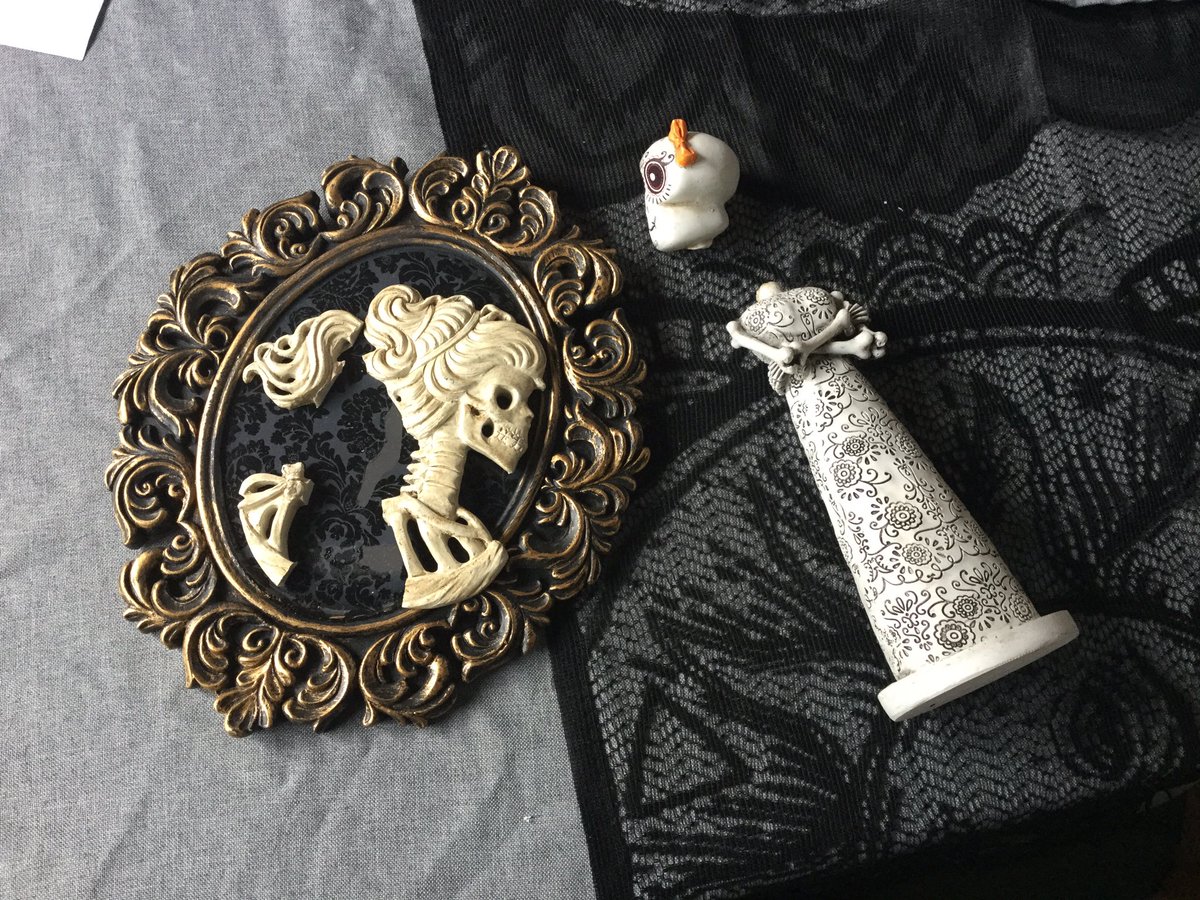 Voldenae's tweet photo. Apparently the scariest part of Halloween (for me) is finding how many of my decorations broke in the move.
#superglueichooseyou #happyfirstdayofhalloween https://t.co/EpwiMduUxD