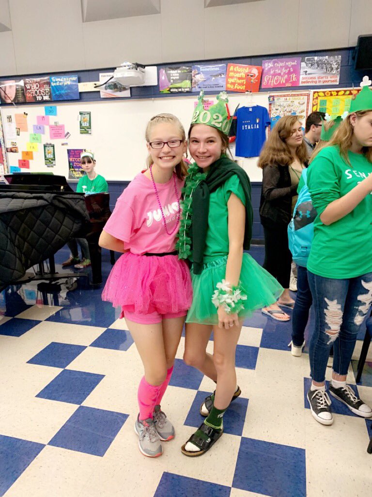 Cakegirl5605_'s tweet photo. Class Color day! #fhs21 @fhspatriots https://t.co/FuPJ3ggihm