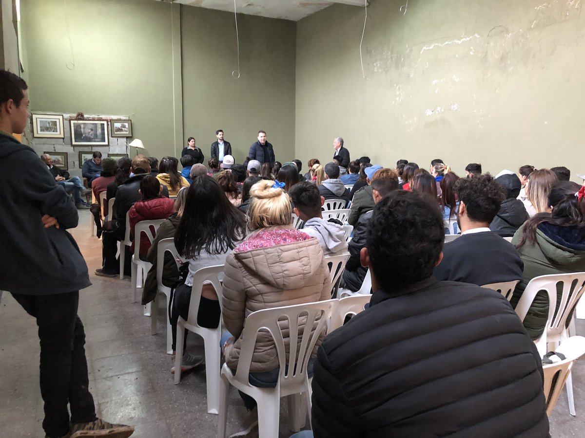 LautaPresenza's tweet photo. EMPLEO JOVEN 
Participamos de la primer jornada del programa Empleo Joven del Ministerio de Producción.
Más de 100 jóvenes de Zárate participarán con el fin de formarse y entrar al mundo laboral. 
@Julianguelvenzu 
@walterunrein
@MatiRanzini 
@JProZarate https://t.co/LJMbcwc17J