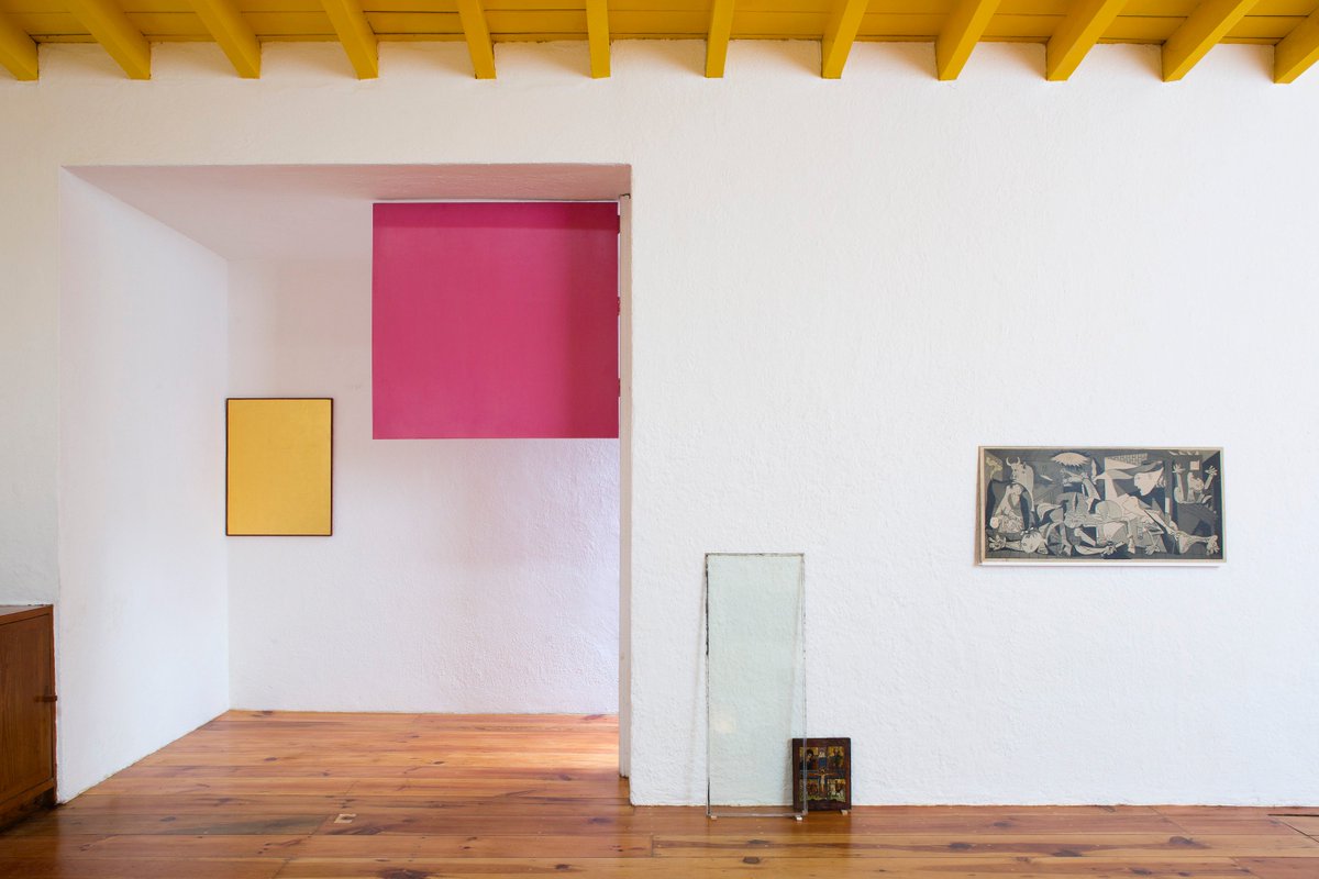 Offiho's tweet photo. Yo creo en la arquitectura emocional, es muy importante para la humanidad que la arquitectura conmueva por su belleza. - Luis Barragán

#offiho #office  #interior #officecollection #mexico #interiordesign #oficina #arquitectura #designfurniture #designer #arquitecto  #architect https://t.co/q8lqIxuaDh