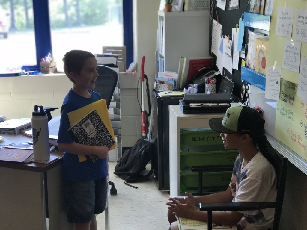_HarvestRidge's tweet photo. Students rehearsing their writing, students drafting, and a small group all at the same time during a 5th grade Writer’s Workshop. ❤️#hawkpride https://t.co/8gLUvu5gqE