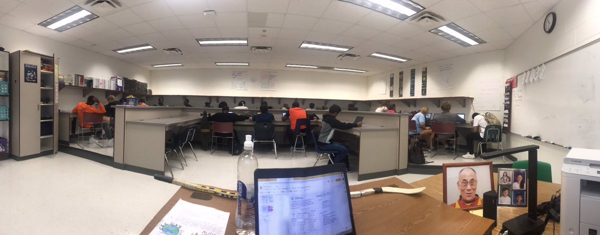 aaronjweese's tweet photo. Marketing students learning how to best position themselves in the marketplace through personal branding and networking. #cteworking #everyknighteveryday @GoTDKnights @VAEducatorCMJ @KLeeVSU @JAMillner @TDHS_CTE https://t.co/yT0hAMHsjn