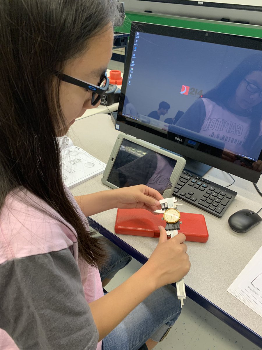 DrJoyceKim's tweet image. T. Schaap’s Project Lead the Way class learns how to use the dial caliper to measure up to a thousandth of an inch. 😱@Mr_Hettel @PLTWorg #phslearns #engineeringnotebook #multiview #legosnevergetold