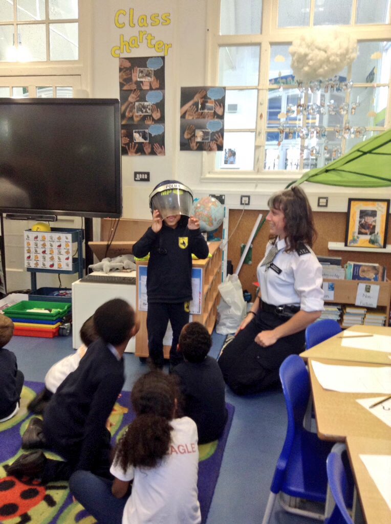 RFitzroyAcademy's tweet photo. Today #year1 interviewed our local police officers. Having the opportunity to speak with real life heroes of our community, has shown us how we can be kind, safe and responsible citizens. #culturalcapital @metpoliceuk
#ZuluClass #YorubaClass #AshantiClass https://t.co/mtlJA816F1