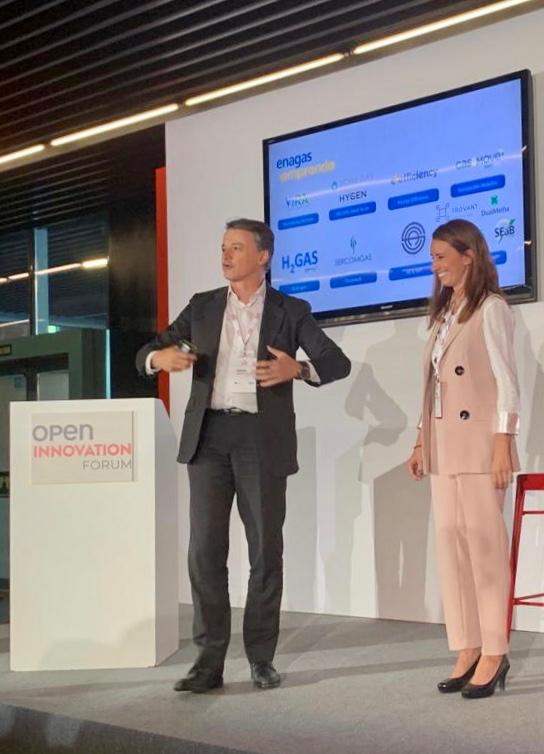 EnagasEmprende's tweet photo. Erika Escolar was working for @enagas Strategy Department of and thanks to our #corporateentrepreneurship Program she is now cofounder and CEO of the biogas #startup #Bioengas She is telling her #intrapreneurship experience to the audience at #OpenInnovationForum https://t.co/O6is68GafS