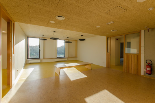 RaymondaVerdyck's tweet photo. Vandaag openen we de gloednieuwe gebouwen van GO! topsportschool Gent, met een internaat van 105 kamers. Vruchtbare samenwerking met @SportVlaanderen @KAVoskenslaan @sgrGent #kwaliteitsvolonderwijs #fieroponsGO https://t.co/g3FaXsPWFC