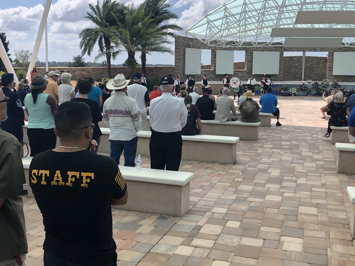 JohnRogers7News's tweet photo. HONORING A HERO! Look at that crowd! Hundreds are gathering in Sarasota to honor a veteran who died without any family. At this point, there’s still 30 min before the service starts! https://t.co/aX2lg4Uumj https://t.co/BGXyQzrCKS