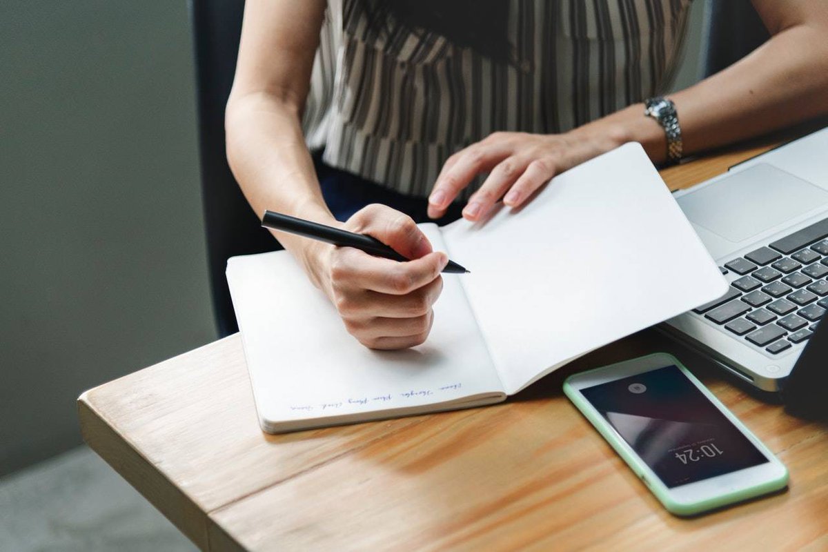 RhFerrand's tweet photo. [ TIPS ] Voici quelques astuces pour cartonner votre prochain entretien téléphonique ! 👇🤓 
https://t.co/ounKGK2RH6 
#recrutement #emploi #job #embauche #tips #astuces #mistertemp https://t.co/B9gLUx2MKI