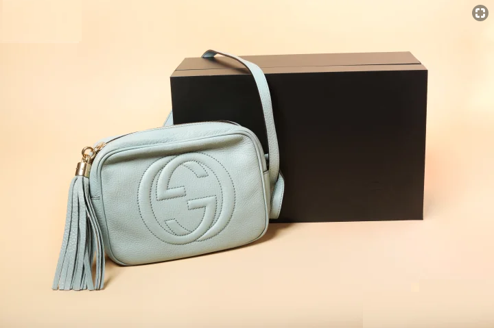 LindasStuff's tweet photo. We are all about providing trustworthy authentic goods! Our CEO Linda Lightman talks with @Refinery29  about the @eBay  authentication process &amp; the benefits of the eBay authenticate program. https://t.co/u8GKciRkEs https://t.co/EbqHW0HJcd