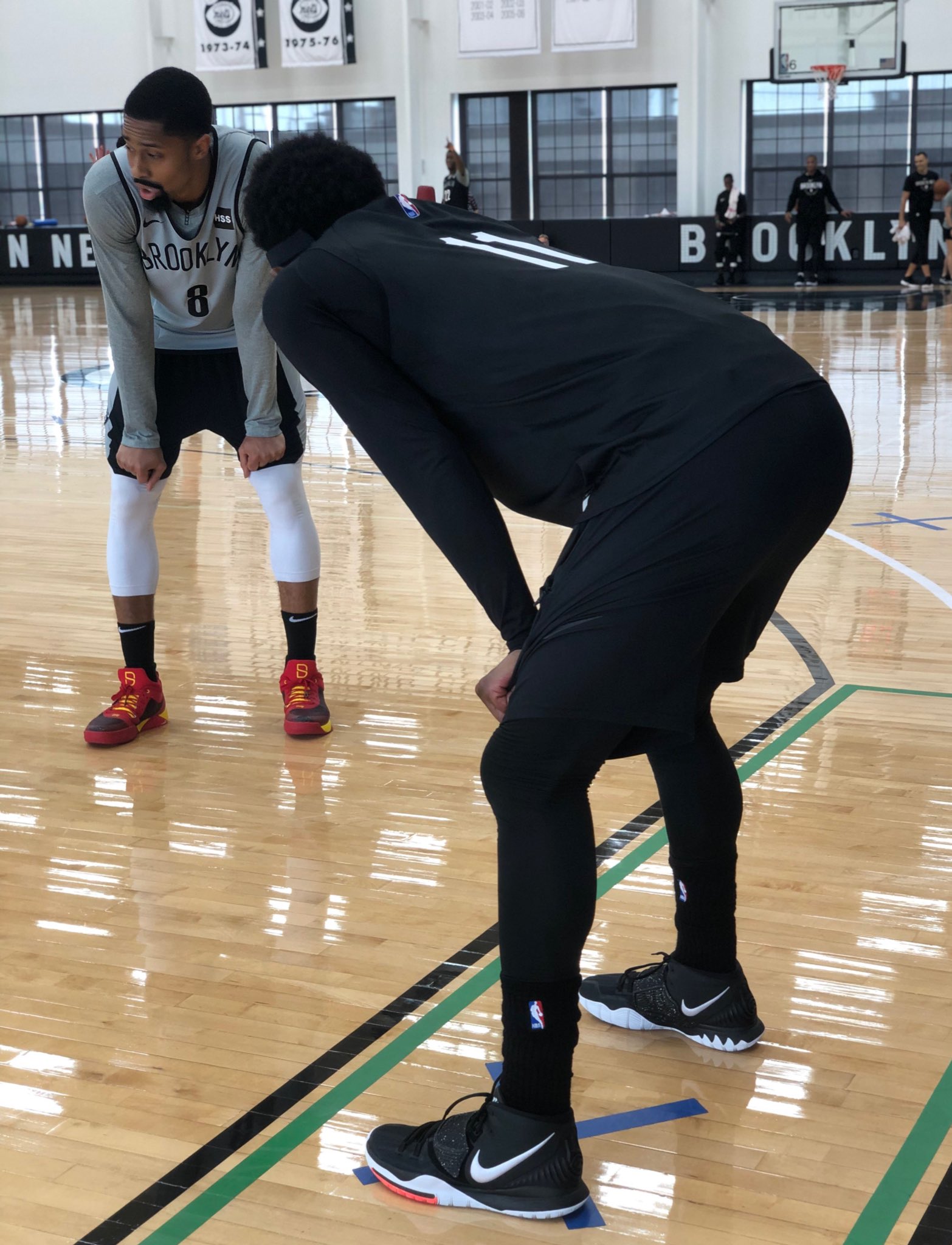 🏀 #NBAKicks 👟 Twitter: "Kyrie Irving practices in the Nike Kyrie 6 in Brooklyn! #NetsAllAccess #NBAKicks https://t.co/Sd3HqHxfL4" Twitter