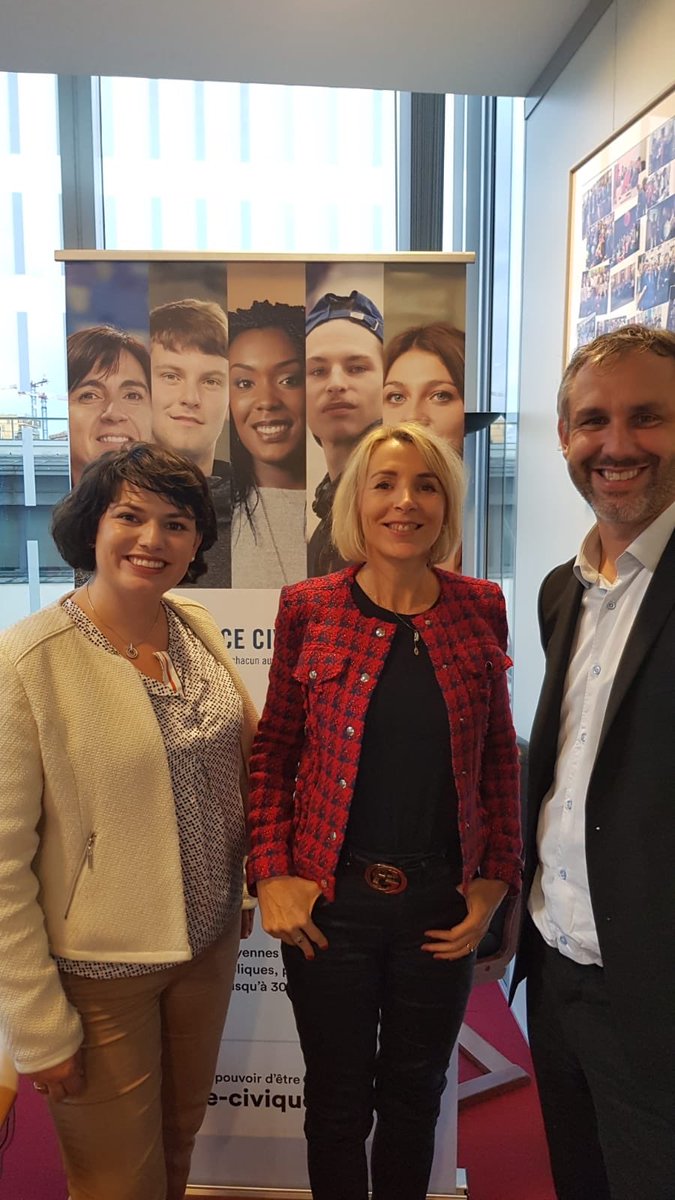 JCE_France's tweet photo. Une rencontre enrichissante avec @BeatriceAngrand de l’agence du @ServiceCivique pour la valorisation de l'engagement des jeunes. Présentation du #CVCitoyen et de la #CharteRecruteurCitoyen de la @JCE_France #incubateur #leaderscitoyens https://t.co/xK3Jmevnbz