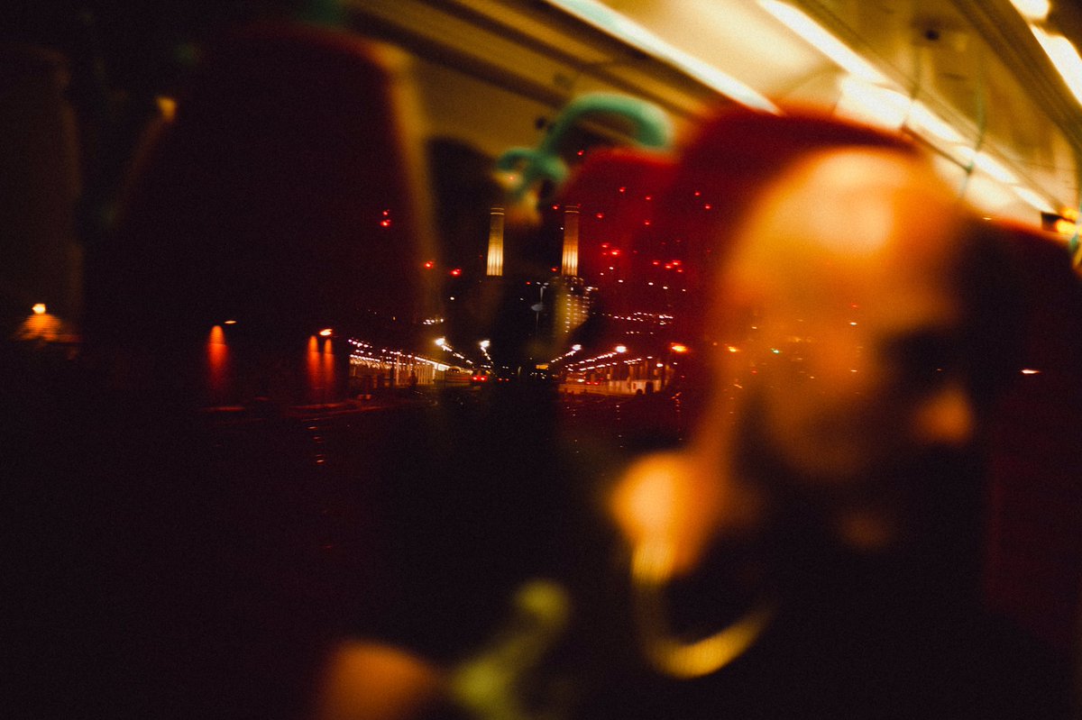 zaksabout's tweet photo. Chromiopolis Noir
A Series of images taken at various locations #zaksabout
Deco reflection.
Taken July 2019.
https://t.co/WMHR9fRyOA
#quietthechaos #imashots #lovelife #pushforward #composition #zaksabout #photography #streetphoto #colour #window #glass #reflection #london https://t.co/7Fuk5gdHei