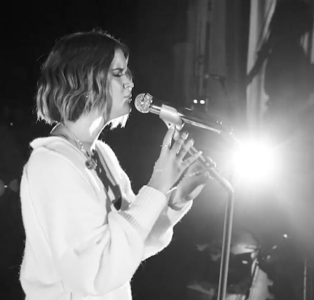 MarensGIRLs's tweet photo. We’re not going to stop playing music. We’re not going to stop going to shows...Love’s Gonna Conquer All 🖤 @MarenMorris
https://t.co/xx3H9vahlz #DearHate https://t.co/tcXD5Ux3yK