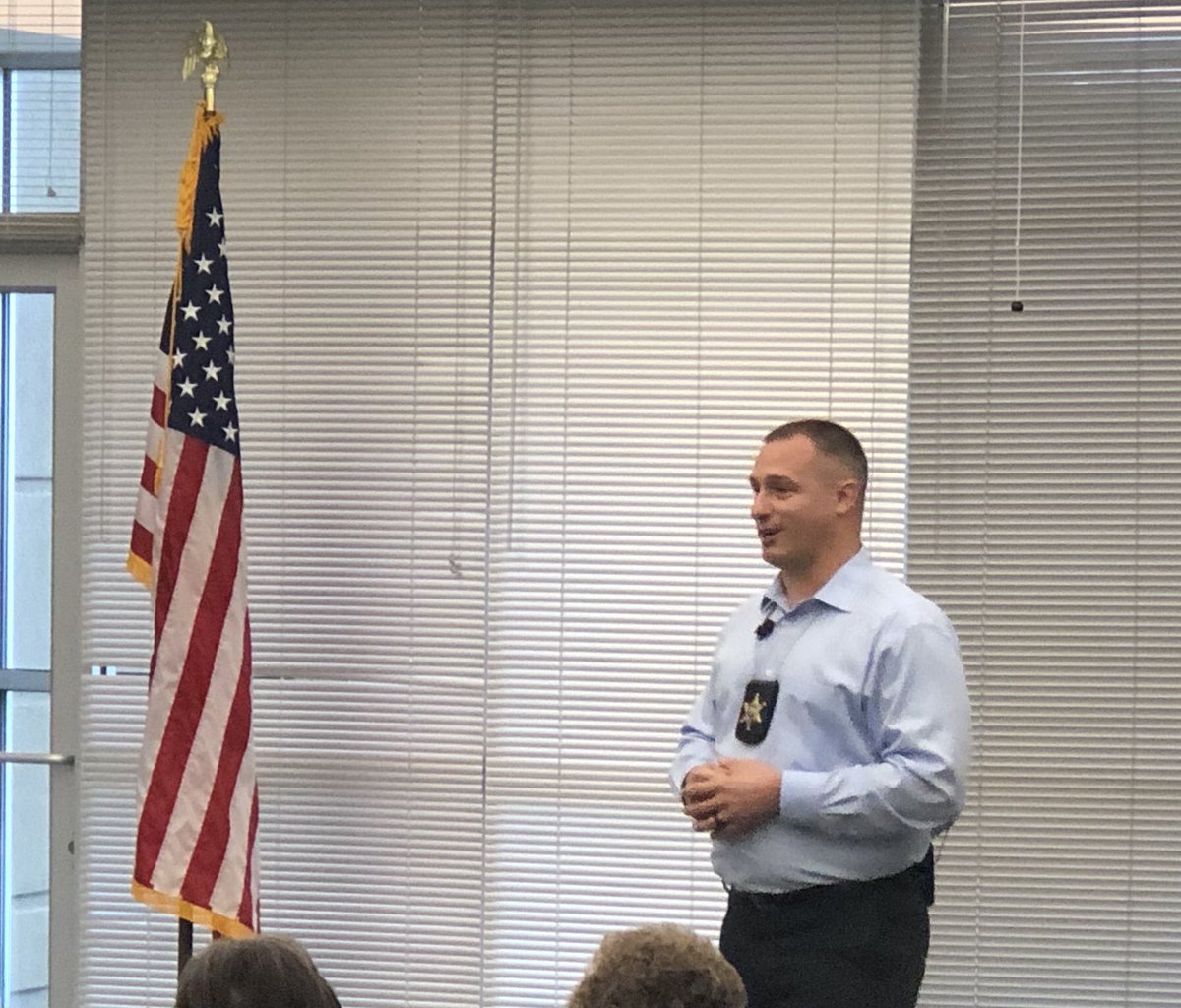 ClayCountyMO_EM's tweet photo. Captain @WillAkin_ is spending time with the Platte-Clay Electric Cooperative Pathfinders Group this morning. Great discussions about #SituationalAwareness and tips to #BePrepared_ during the holiday shopping season.
https://t.co/Pjl7lDS0kp https://t.co/n161rdD4oP