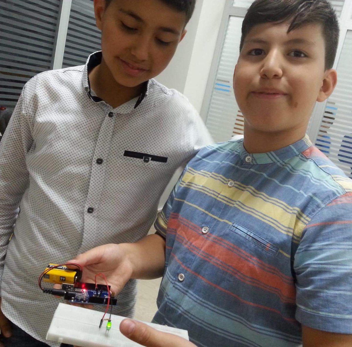 subitemm's tweet image. Fatih Ortaokulu, Ahmet Yener Ortaokulu, Erol Yüksel Ortaokulu, Erdem Diker Ortaokulu, Anafartalar Ortaokulu öğrencileri ile 5.Kur  Robotik Kodlama Eğitimimiz başlamıştır.  @TCSanayi @istkaorgtr @SultanbeyliBel @Keskin_Huseyin #robotikkodlamaeğitimi #bilim 
#çocuklarlaistanbul