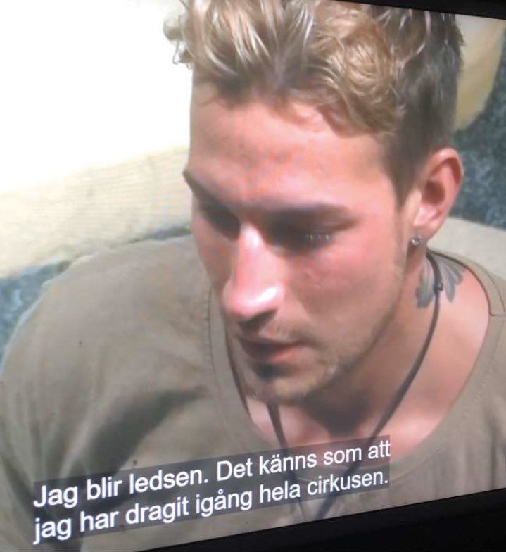 jullebuIIe's tweet photo. ”JaG bLiR lEdSeN” man ba men aaaaaaaa det blir tjejerna du manipulerar där inne 24/7 också https://t.co/A6XT6y20Dk