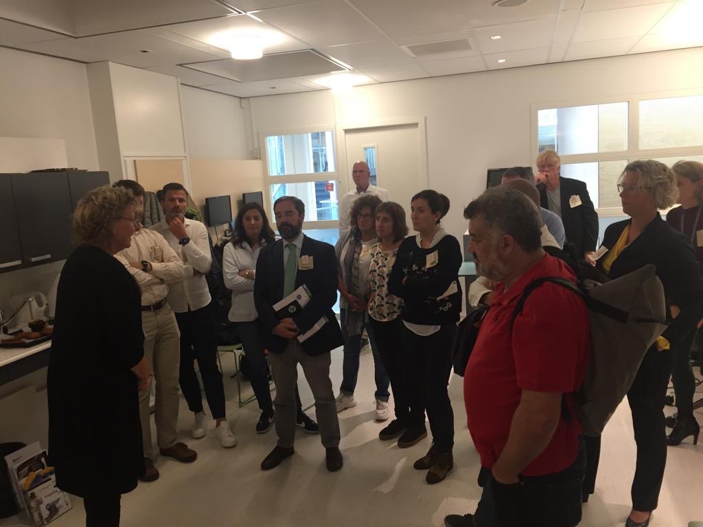 ClusterSaude's tweet image. En plena vorágine del primer día de #LEXSaúdeHolanda con colegas de @PlatformGEEF. Maravillosa localización y proyectos por y para la sociedad civil #SocialLivingLab @ECHAlliance @CodigoMAIS @sivsa_es @envitalifebook @AtendoCalidade @balidea @SaraivaSenior @uvigo @AfagaVigo