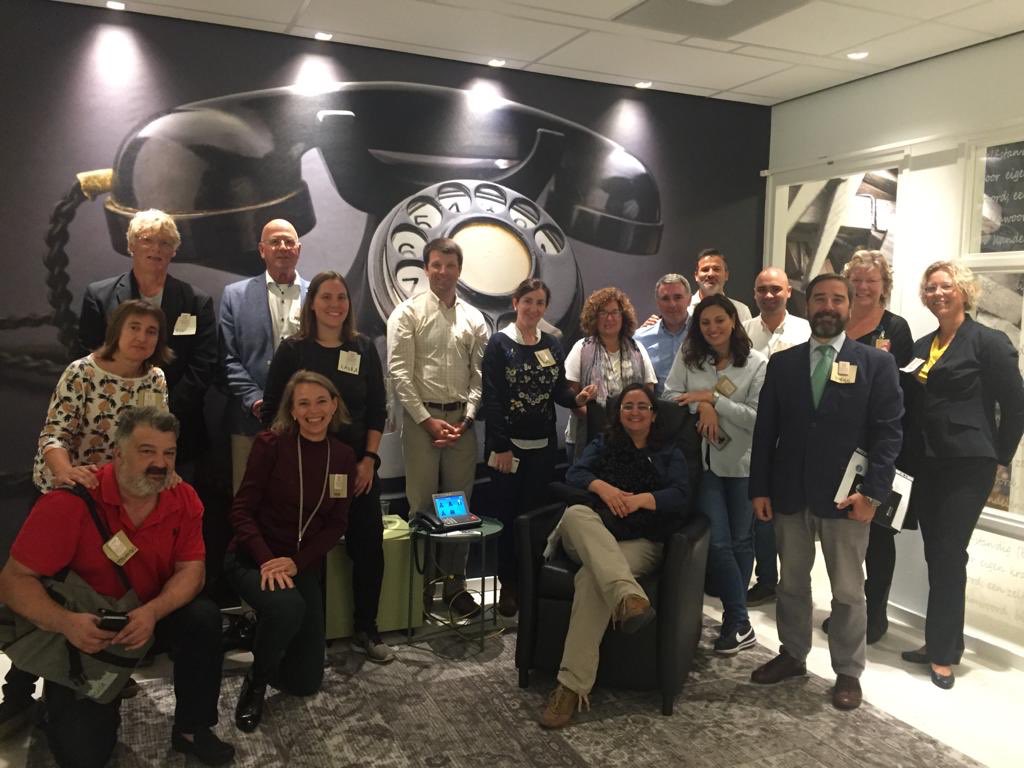 ClusterSaude's tweet image. En plena vorágine del primer día de #LEXSaúdeHolanda con colegas de @PlatformGEEF. Maravillosa localización y proyectos por y para la sociedad civil #SocialLivingLab @ECHAlliance @CodigoMAIS @sivsa_es @envitalifebook @AtendoCalidade @balidea @SaraivaSenior @uvigo @AfagaVigo