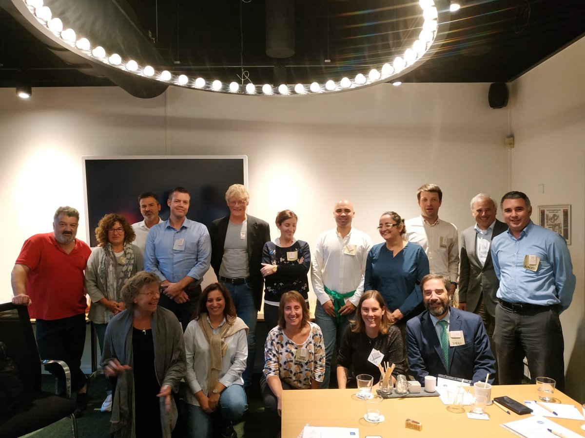 ClusterSaude's tweet image. En plena vorágine del primer día de #LEXSaúdeHolanda con colegas de @PlatformGEEF. Maravillosa localización y proyectos por y para la sociedad civil #SocialLivingLab @ECHAlliance @CodigoMAIS @sivsa_es @envitalifebook @AtendoCalidade @balidea @SaraivaSenior @uvigo @AfagaVigo