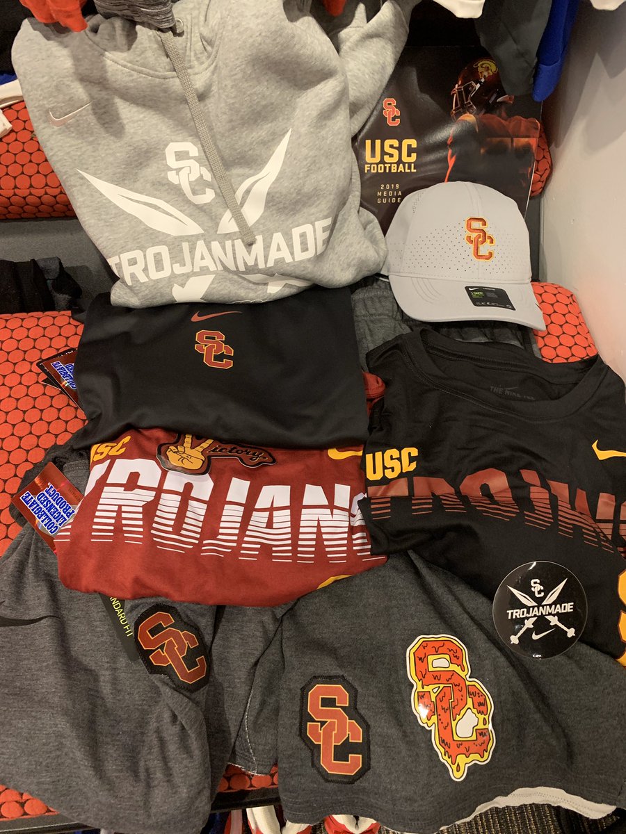 Thanks <a href="/USCEquipment/">USC FB Equipment</a>!!! Proud to be a Trojan ✌🏼#FightOn