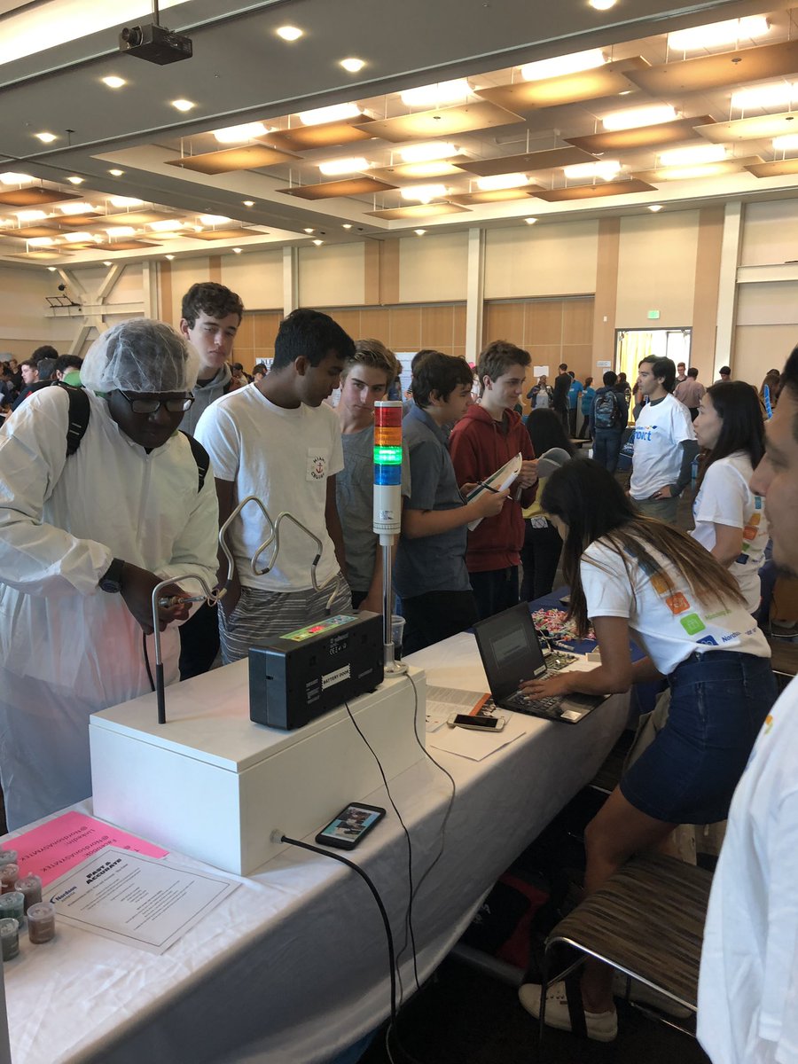 Carlsbadbiz's tweet image. The @Nordson_Corp @NordsonASYMTEK exhibit is a hit! #MadeInSanDiego #MFGDay19