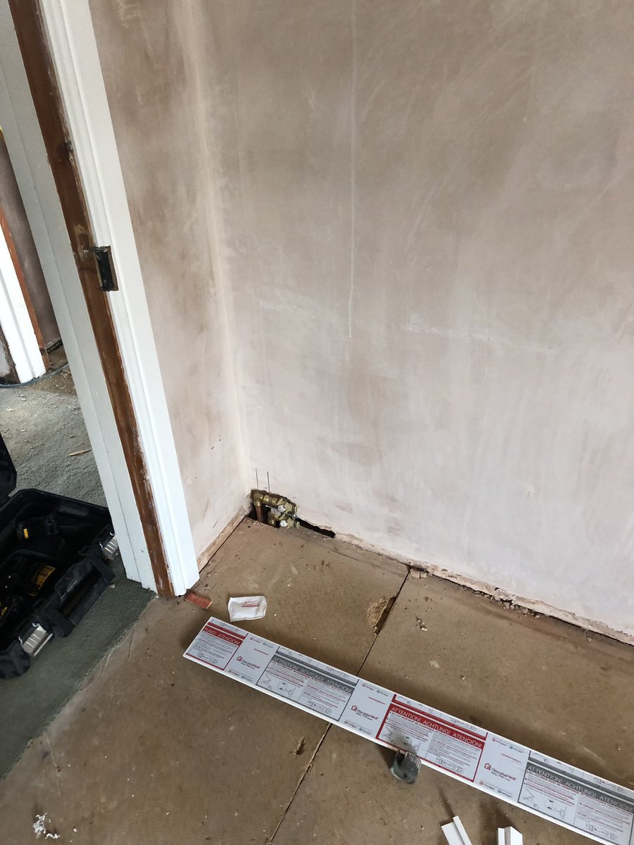 ben_habitat's tweet photo. Had an interesting day installing @Thermaskirt heating today. Premium product that’s looks fantastic. Will definitely look to use again as a underfloor heating alternative. Carl was a great bloke too 👍 https://t.co/VOiyqA9gRf