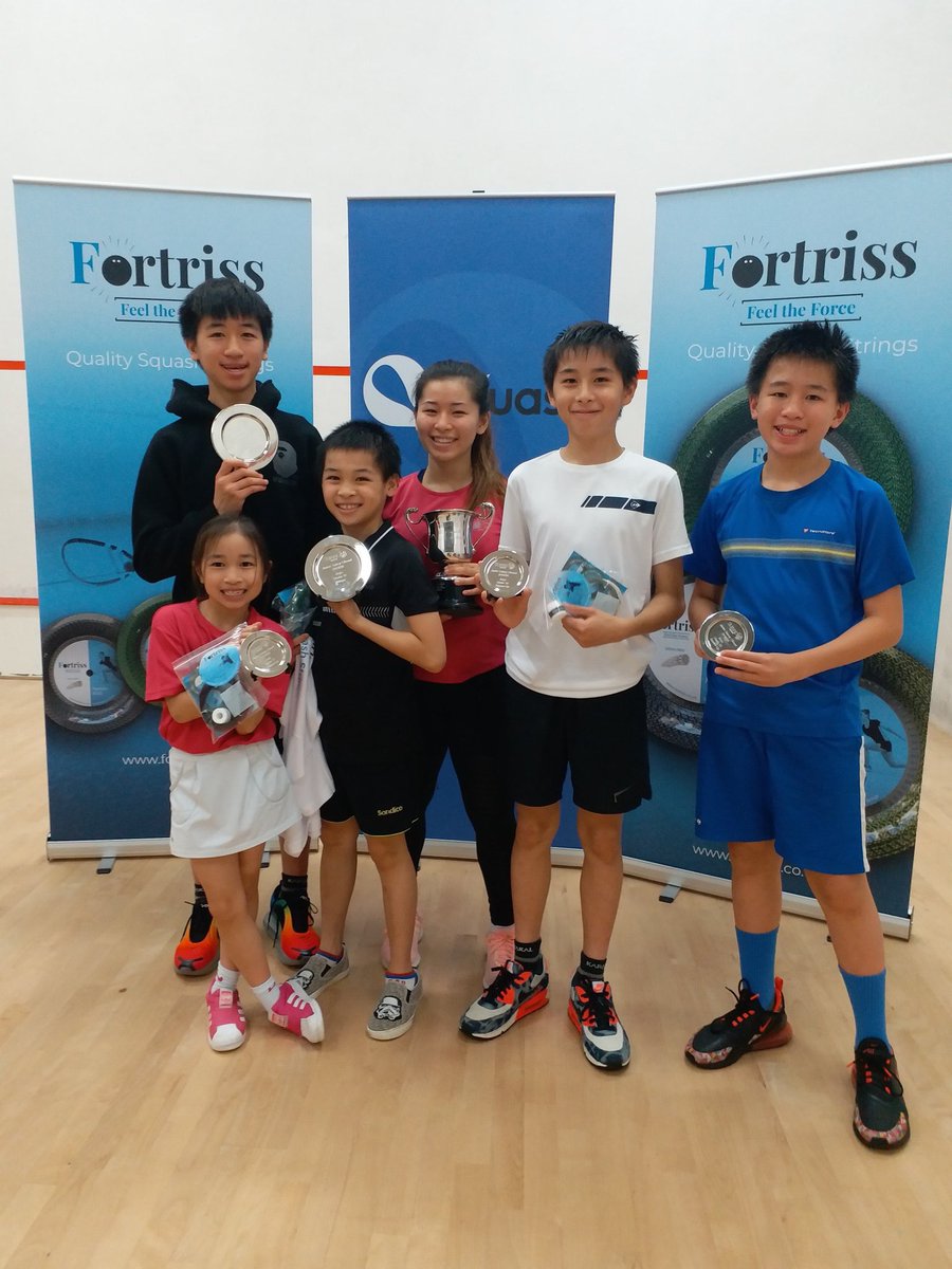 ChakNatalie's tweet photo. happy to have claimed the u19 title in my final Surrey Junior Closed, and ever so proud of my siblings for each getting to the finals in their respective categories! thanks @SurreySquash and the team for great organisation and dedication over the weekend https://t.co/1LSIVfceR2