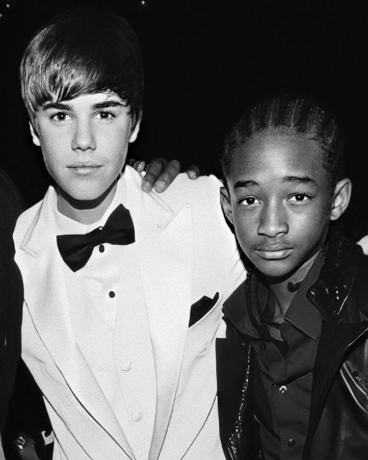 jbieberxhero's tweet photo. EL TIEMPO ESTÁ PASANDO MUY RÁPIDO https://t.co/Pa41SFgP6w