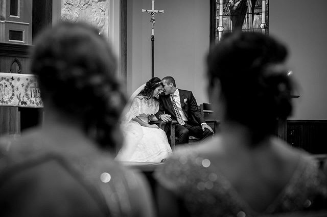 DiscoverLoveS's tweet photo. LOVE when couples take the time to look at each other, lean in, do all the whispering, and just all around enjoy their #weddingceremony ❤️ #dontbesostiff #itsokyoucanbreath!
.
.
#discoverlovestudios #gettingmarried  #charlotteweddingphotography #charlott… https://t.co/fH7vYR45MN https://t.co/euYRd4t9P3