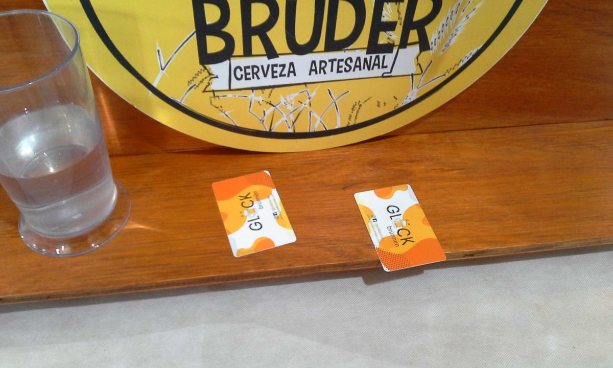 ing_biologica's tweet photo. Agradecemos a #bimbabruder Cerveza Artesanal por haber participado en Ingeniería deMuestra en #Paysandú 👏👏👏
#idm2019 con @hacklabpdu https://t.co/Xv8KX3LmHd