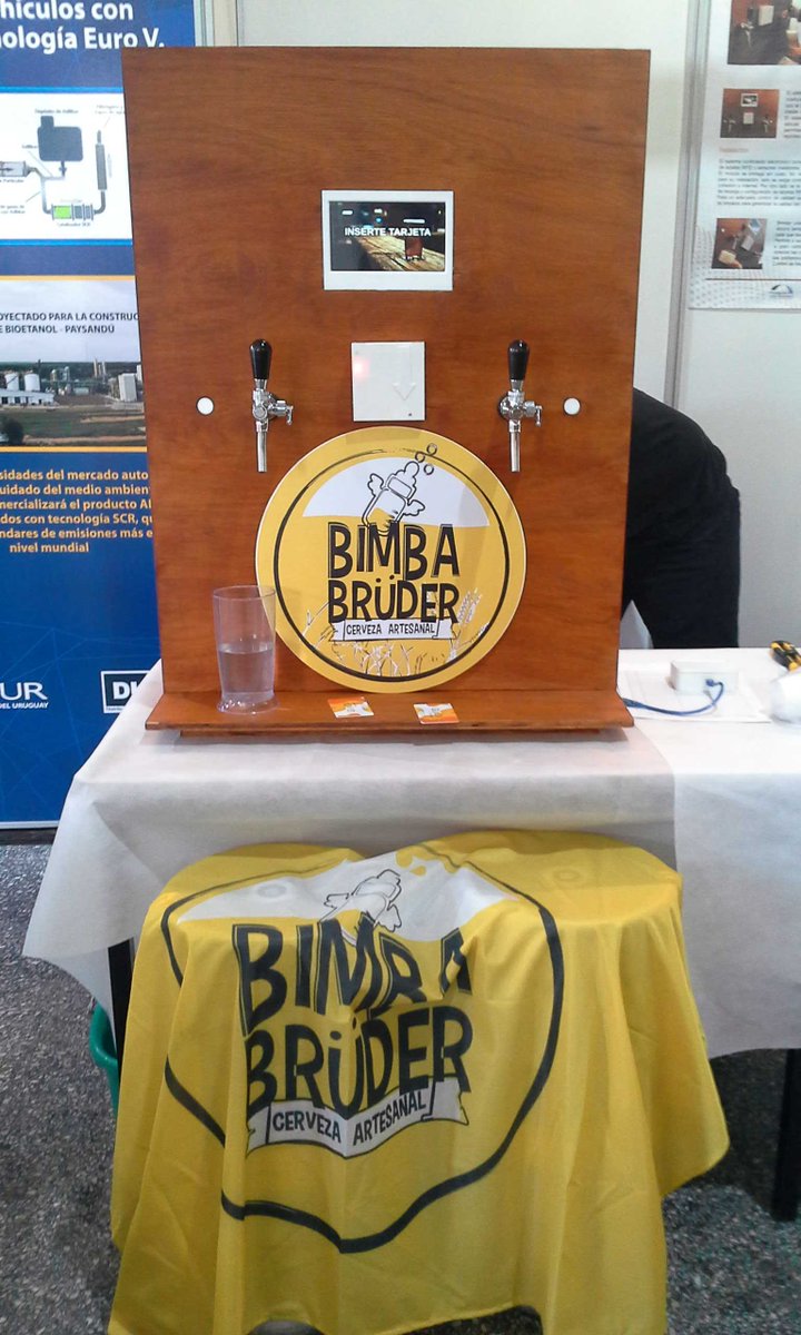 ing_biologica's tweet photo. Agradecemos a #bimbabruder Cerveza Artesanal por haber participado en Ingeniería deMuestra en #Paysandú 👏👏👏
#idm2019 con @hacklabpdu https://t.co/Xv8KX3LmHd