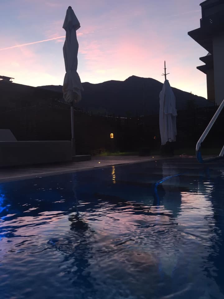 haidachhof's tweet photo. Der Tag erwacht...❤️❤️❤️Was gibt es Schöneres als einen wunderschönen Tag im Pool zu begrüßen???
➡️https://t.co/JCdVL5vclj
#Hotel #Wellness #Zillertal https://t.co/WIvCVznq26