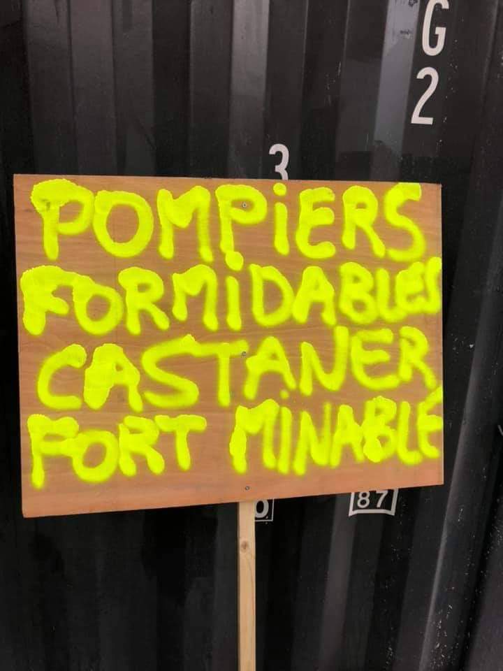 CerveauxNon's tweet photo. Tout est dit. #pompier #pompiers #Castaner #PompiersEnColere #GiletsJaunes https://t.co/vwCvrQ9JTR