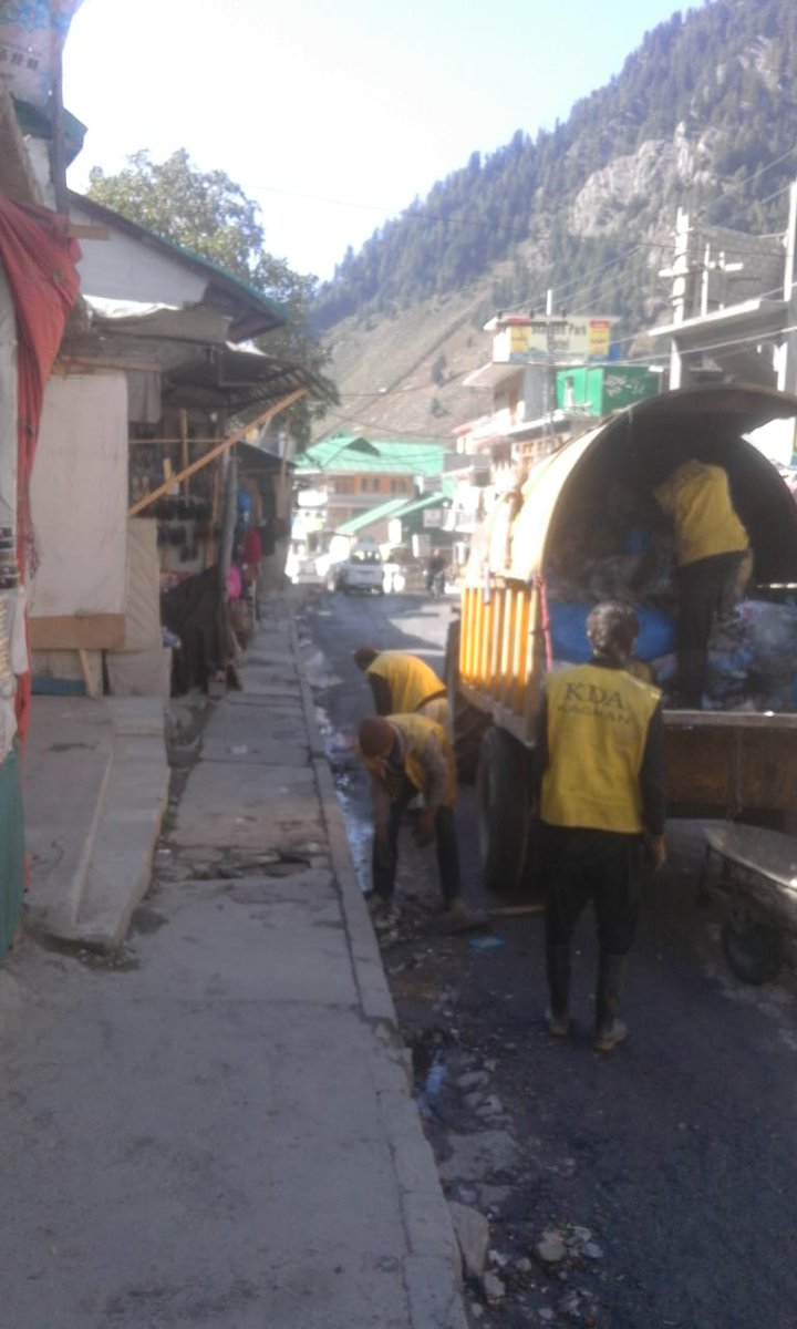 KaghanKgda's tweet photo. Routine Sanitation Activities in Kaghan Valley by KDA Sanitation Staff @ShahramKTarakai @AtifKhanpti @DC_Mansehra @kptourism @LocalGovtKP @PMRUKP 16/10/2019 https://t.co/wJP5M8sEC7