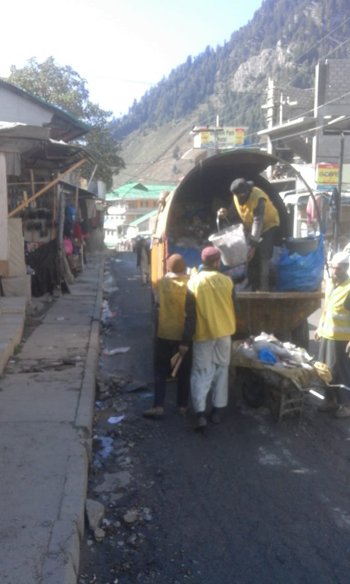 KaghanKgda's tweet photo. Routine Sanitation Activities in Kaghan Valley by KDA Sanitation Staff @ShahramKTarakai @AtifKhanpti @DC_Mansehra @kptourism @LocalGovtKP @PMRUKP 16/10/2019 https://t.co/wJP5M8sEC7