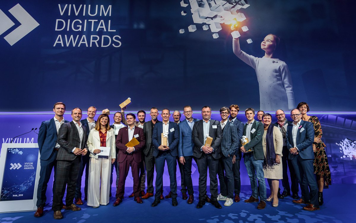Financiele_GPS's tweet photo. Na 3 jaar intens werk stonden we gisteren op het podium staan van de Vivium Digital Awards.  myFaro  werd als winnaar uitgeroepen in de categorie "Beste project klantentevredenheid". Dank aan iedereen voor de steun en stem. Succes aan alle genomineerden voor de verdere uitbouw. https://t.co/6MzAbcdnXM