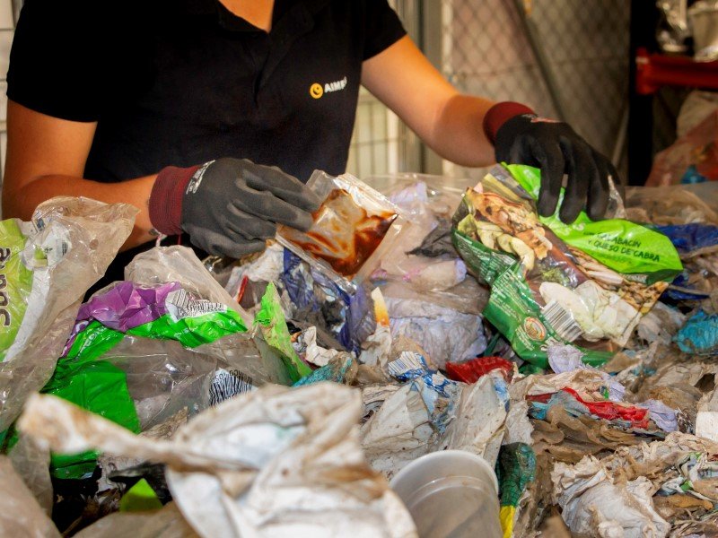 MAmbienteBP_UJI's tweet photo. El proyecto #RECIPAM busca mejorar el reciclado de los envases alimentarios multicapa
https://t.co/SiUIao0OMx https://t.co/TvMFv0tPyL