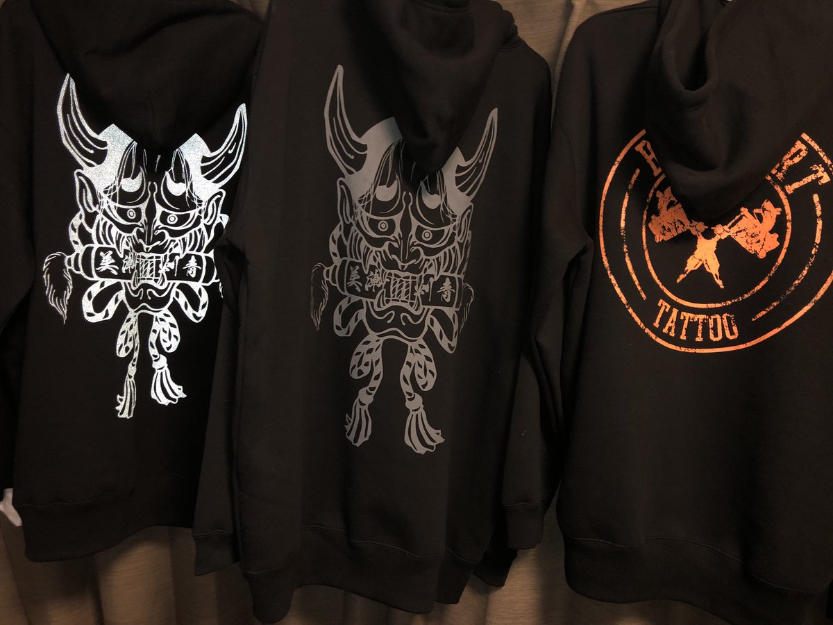 美漸パーカー🙌 一番左は反射で光るプリント🌟 購入はインスタからDMで