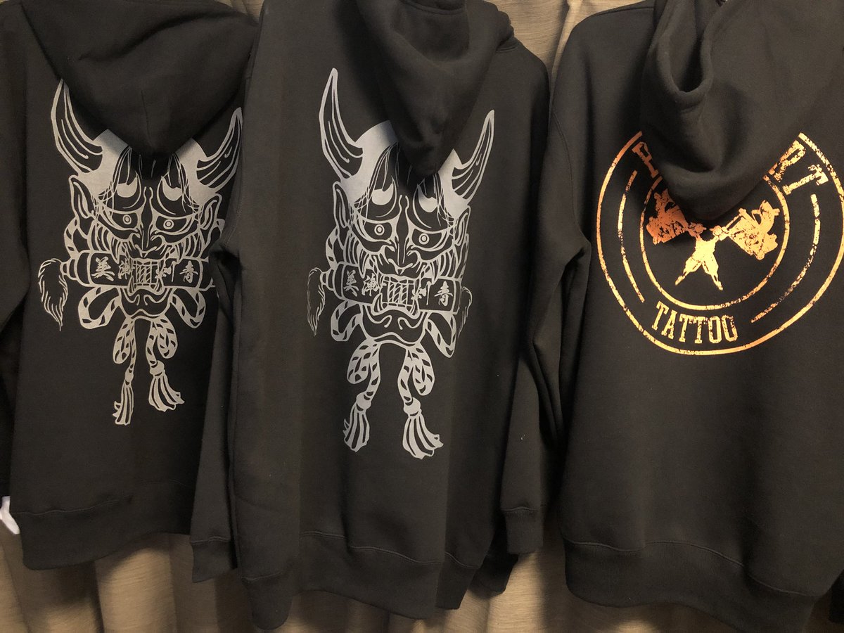 美漸パーカー🙌 一番左は反射で光るプリント🌟 購入はインスタからDMで