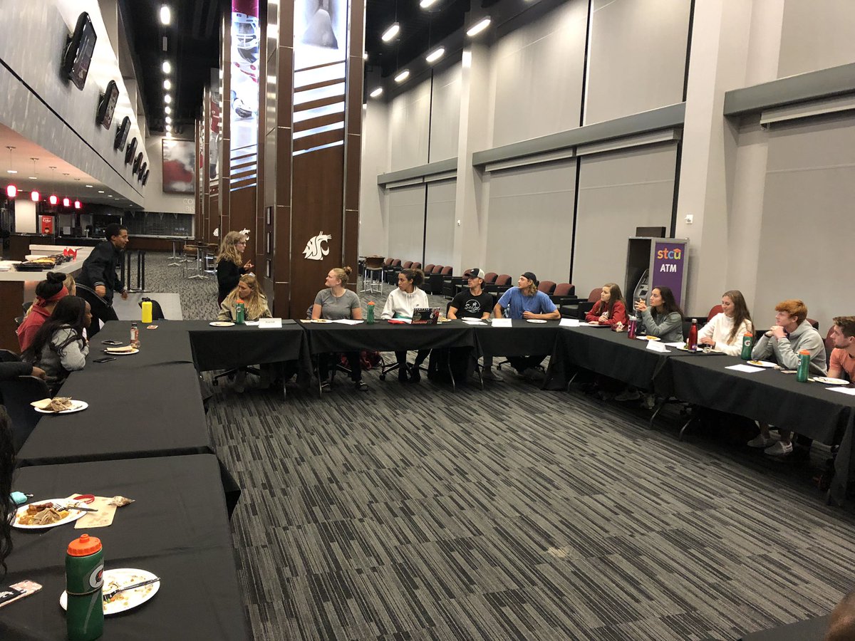 Another great <a href="/WazzuSAAC/">WSU SAAC</a> meeting. We are fortunate to have such extraordinary leadership within <a href="/WSUCougars/">Washington State Cougars</a>. Thoughtful dialogue tonight about the future of college athletics and mental health awareness. #GoCougs